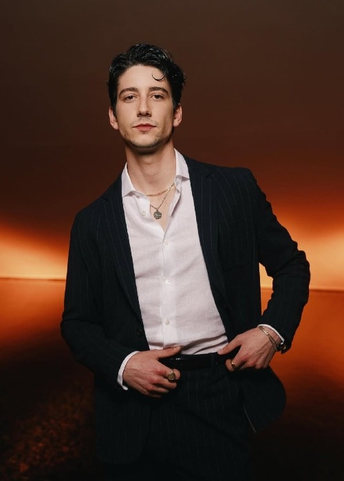 Fakta Menarik Milo Manheim, Pemeran Flynn Rider dalam Film Disney ...
