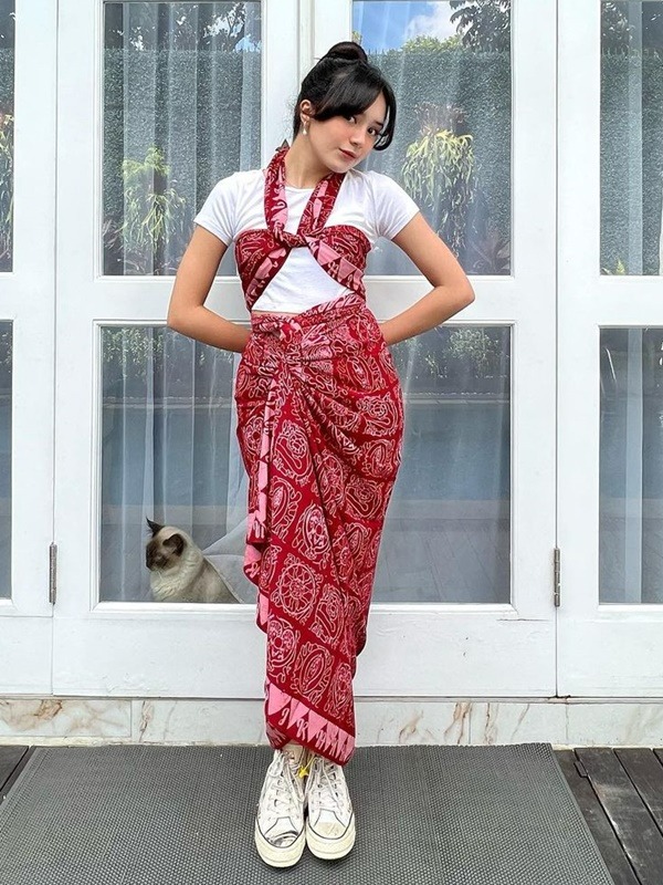 inspirasi-outfit-batik-nonton-konser-smtown