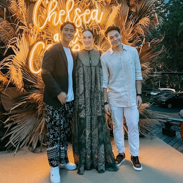 5-potret-acara-lamaran-chelsea-islan-dan-rob-clinton-kardinal