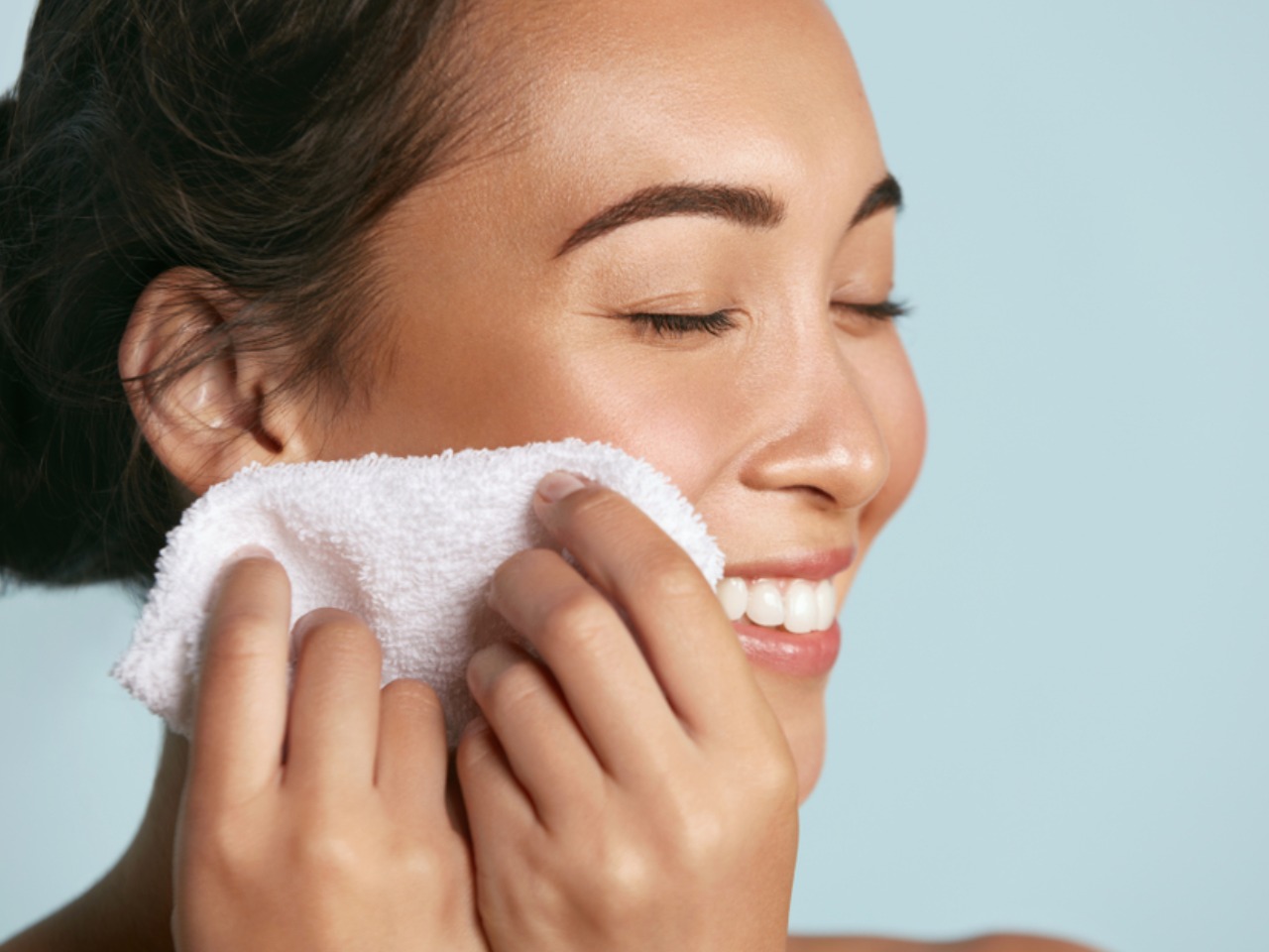 Enggak Bikin Kering, Ini 5 Rekomendasi Face Wash Lokal yang Menjaga