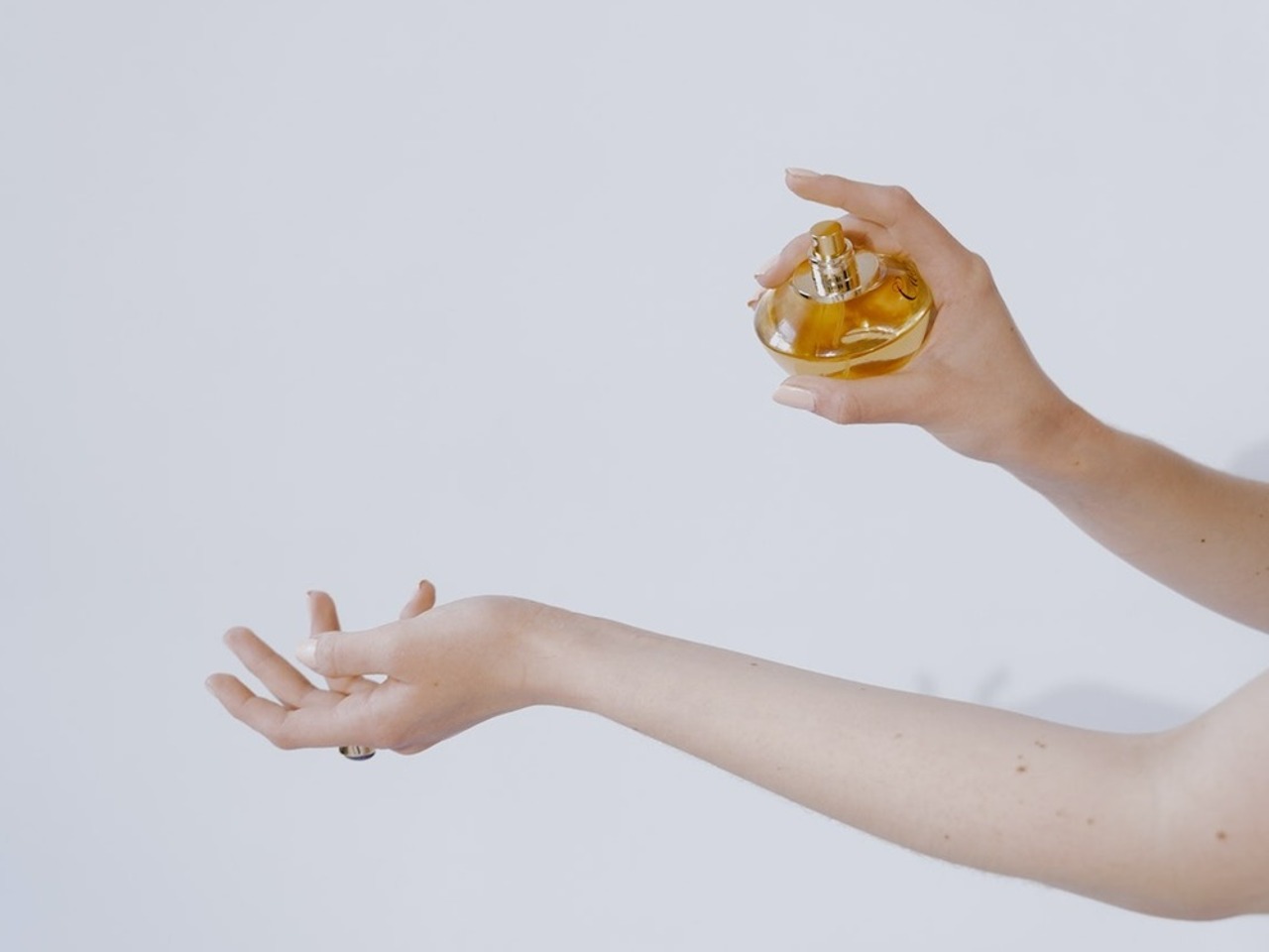 Tips Perfume Layering untuk Bantu Hasilkan Kombinasi Aroma yang Khas